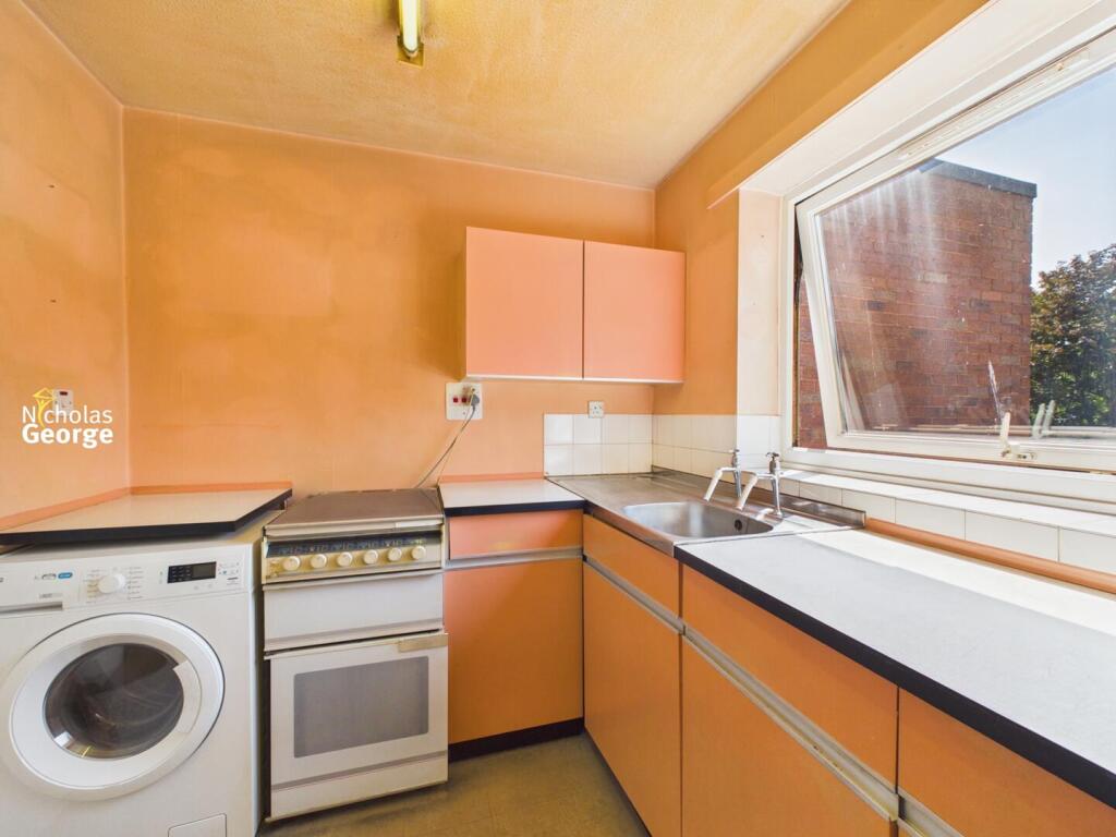 Apartment in Birmingham, Sparkhill - View 5
