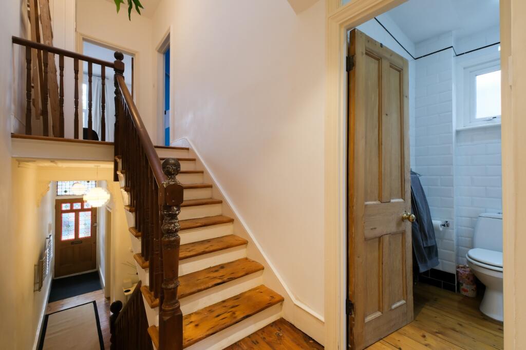 House in London - View 5