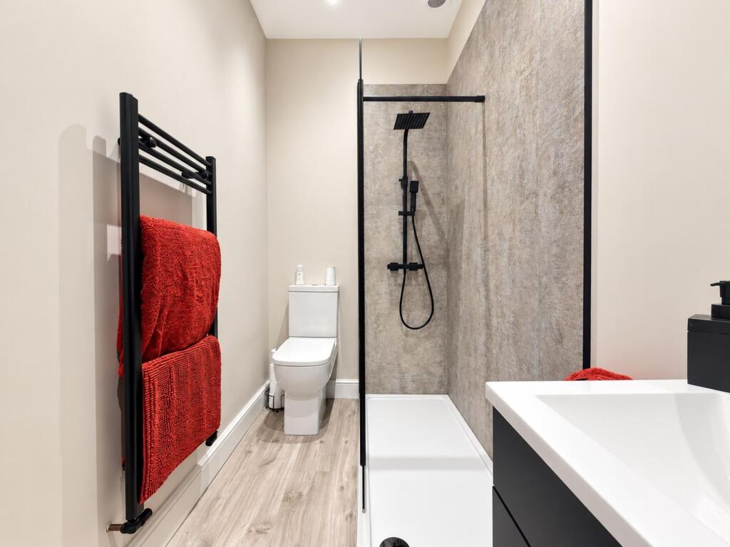 Apartment in Southend-on-Sea, Essex - View 3