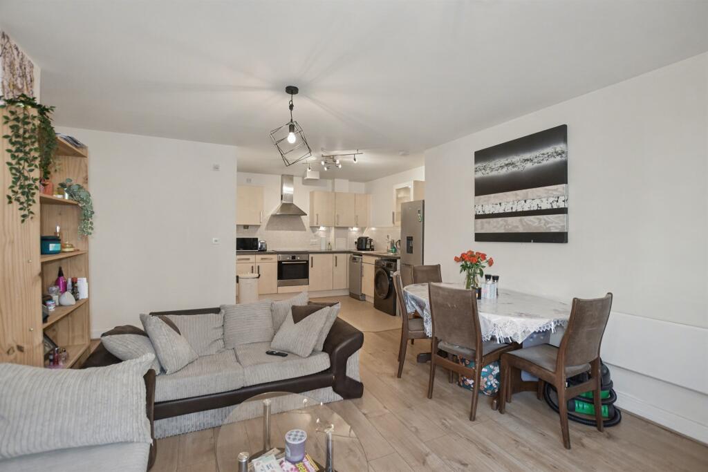Apartment in London - View 2