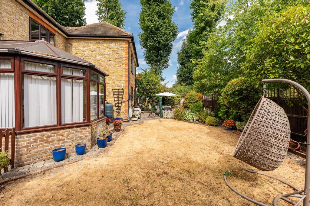 House in East Hertfordshire, Hadham Cross, Much Hadham - View 4
