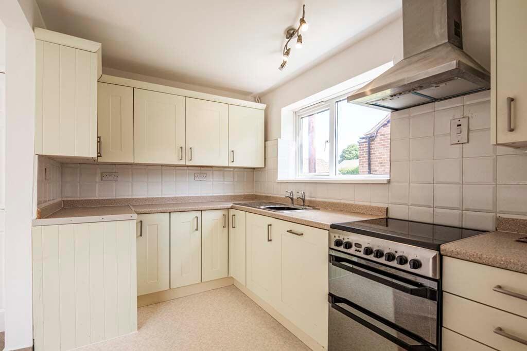 36 The Close, Woodcote photo 3