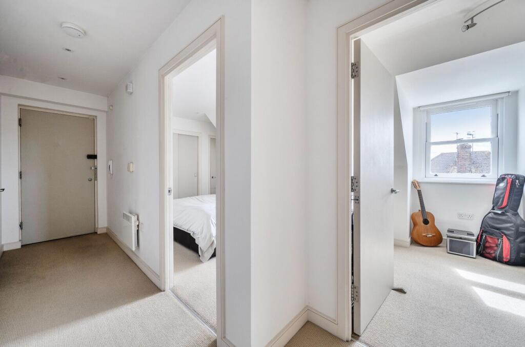 Apartment in Tunbridge Wells, Kent - View 2
