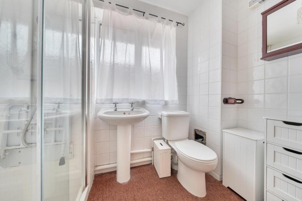 House in Waterlooville, Denmead - More