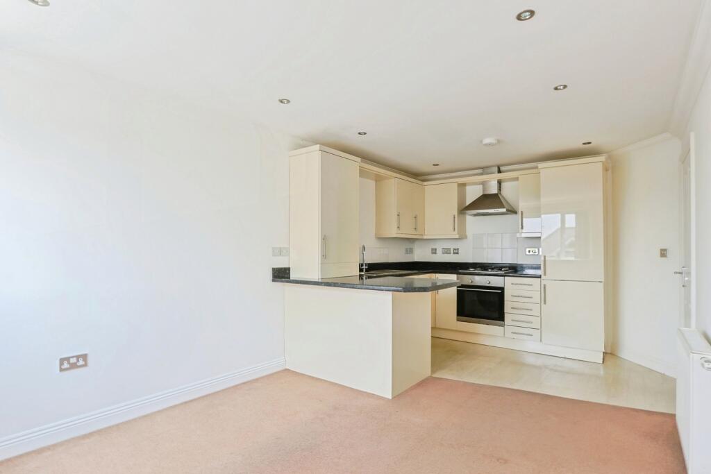 Apartment in Upton, Lytchett Minster and Upton - View 2