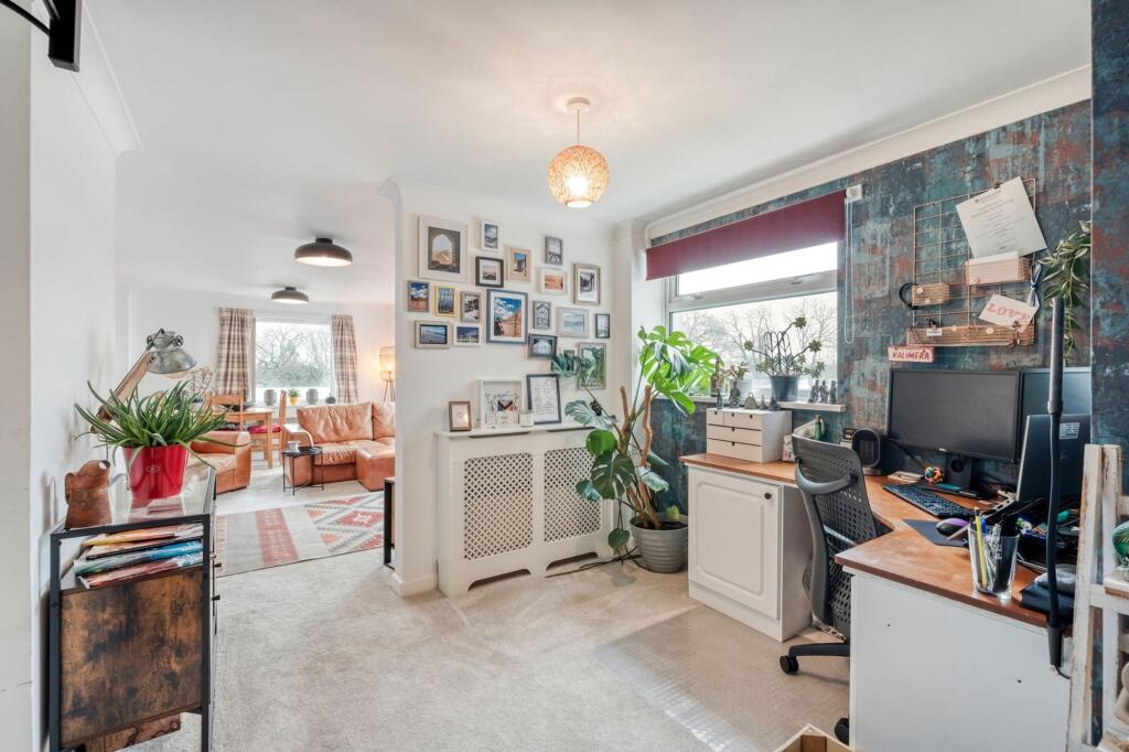 Apartment in Solihull, West Midlands - View 2