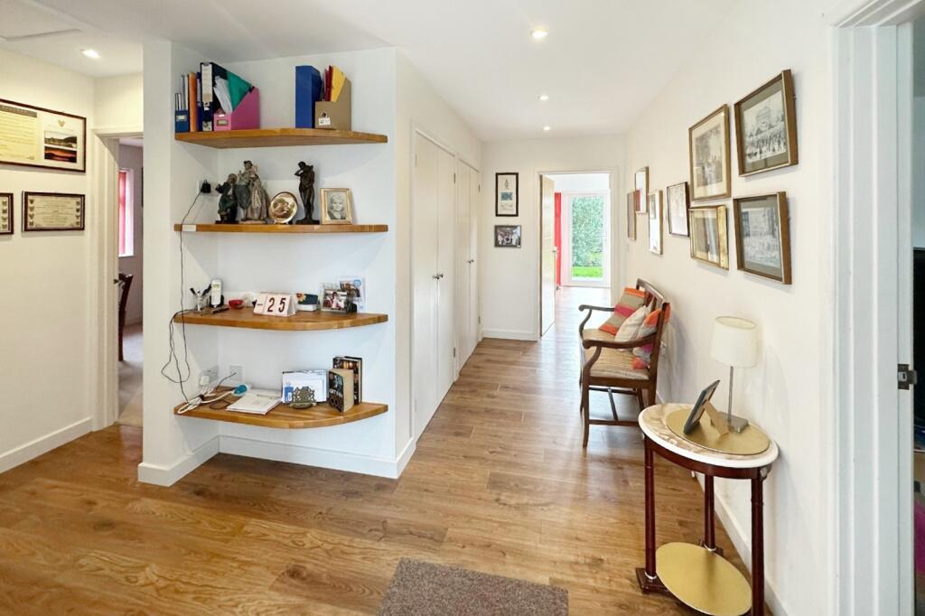 Ridgefield Gardens, Highcliffe, Dorset. BH23 4QG photo 4