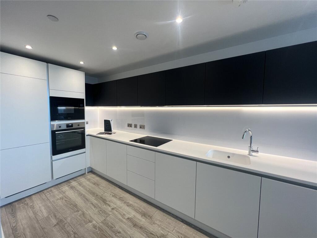 Apartment in Manchester, City Centre - View 5