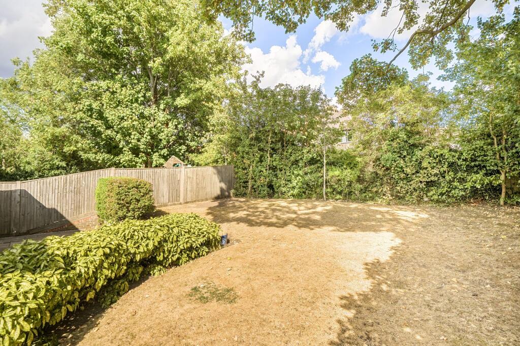 House in Epsom, Nork - View 4