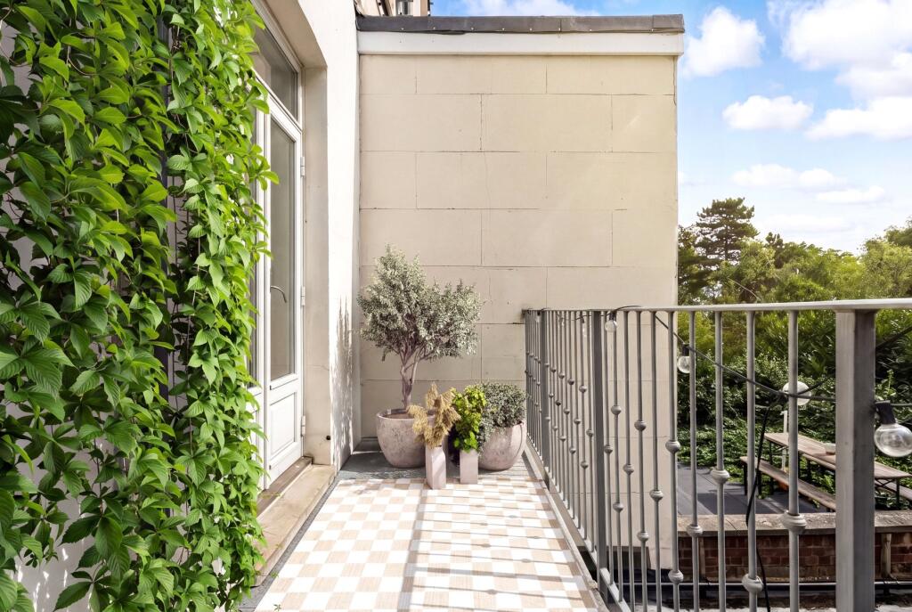 Apartment in London - View 4