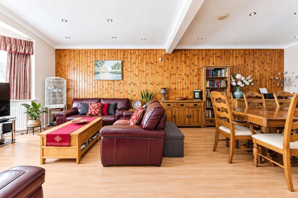 Hampton Road, London, E7 photo 2