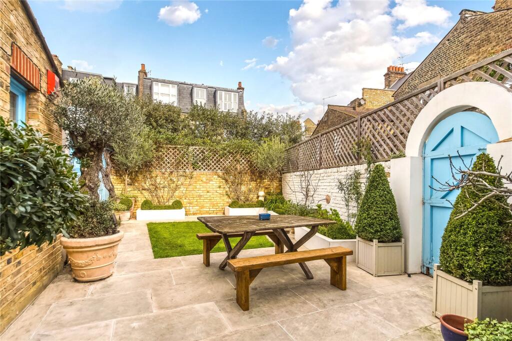 Apartment in London - More