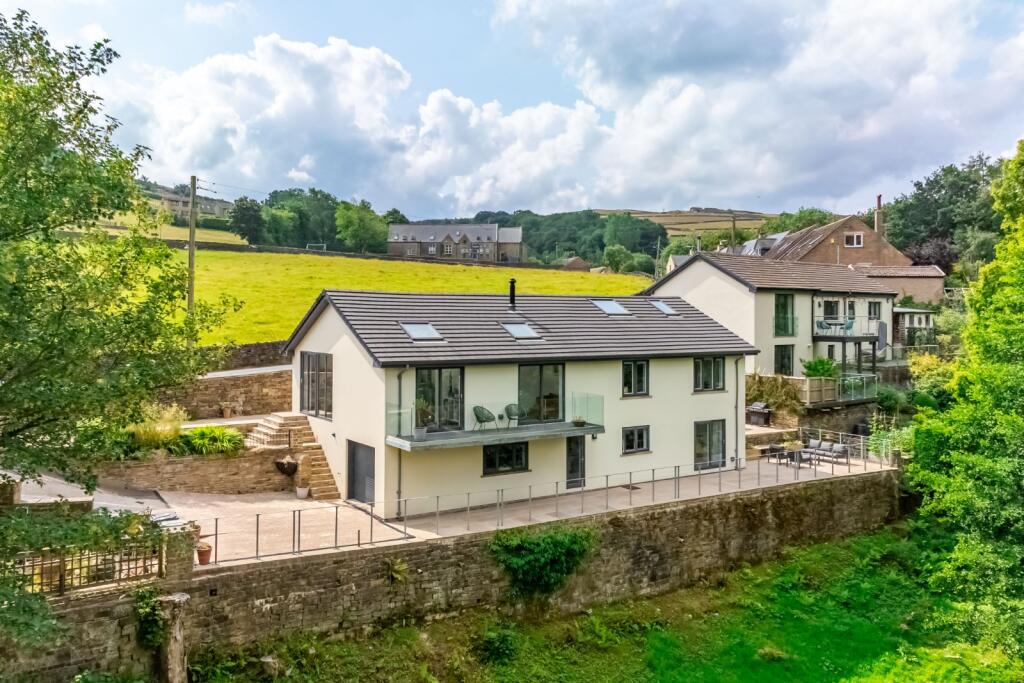 4-bed detached on Dobb Lane, Hinchliffe Mill, Holmfirth, HD9, £650,000