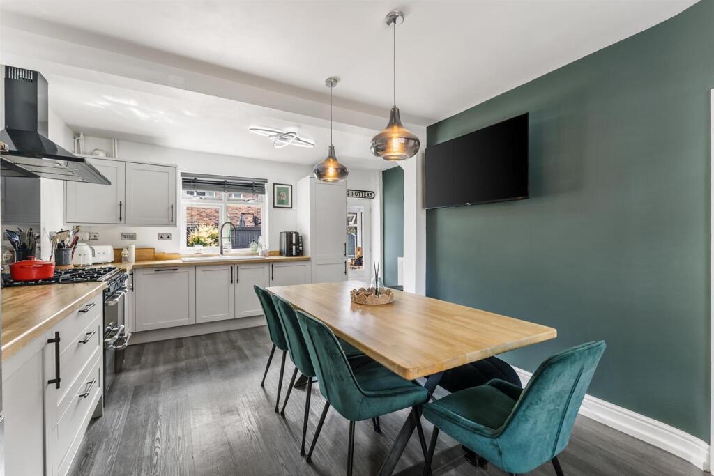 House in Stoke-on-Trent - More