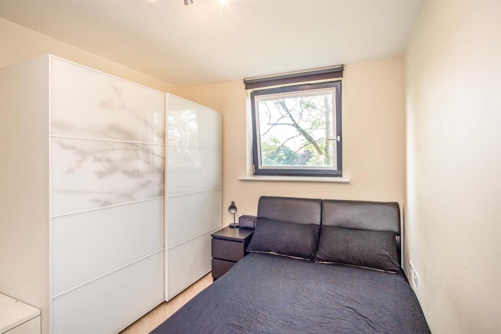 Apartment in Watford - View 5