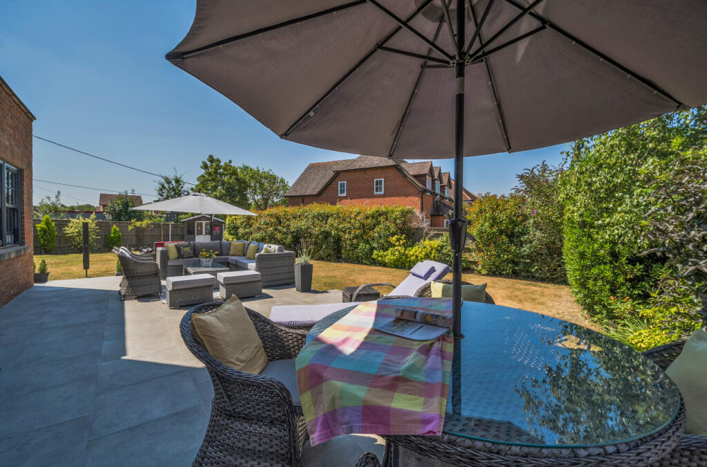 House in Berkshire, Warfield - More