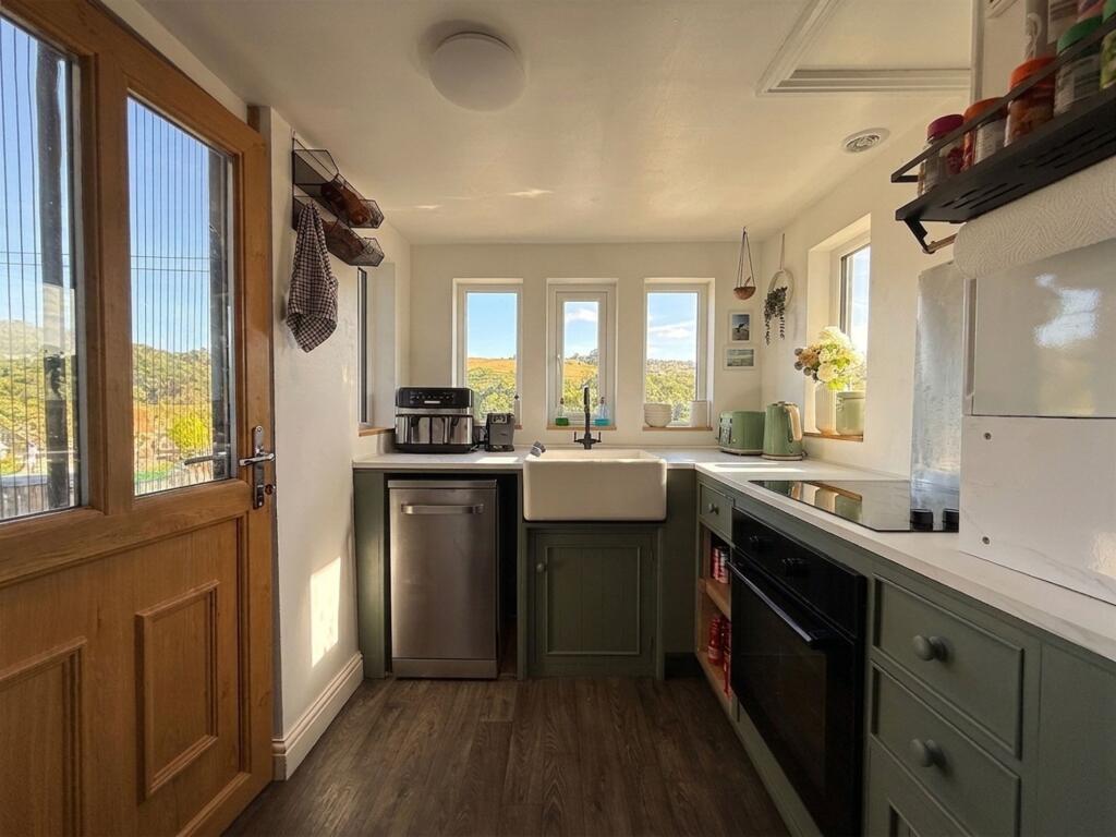 House in Kirklees, Booth House, Holme Valley - View 2