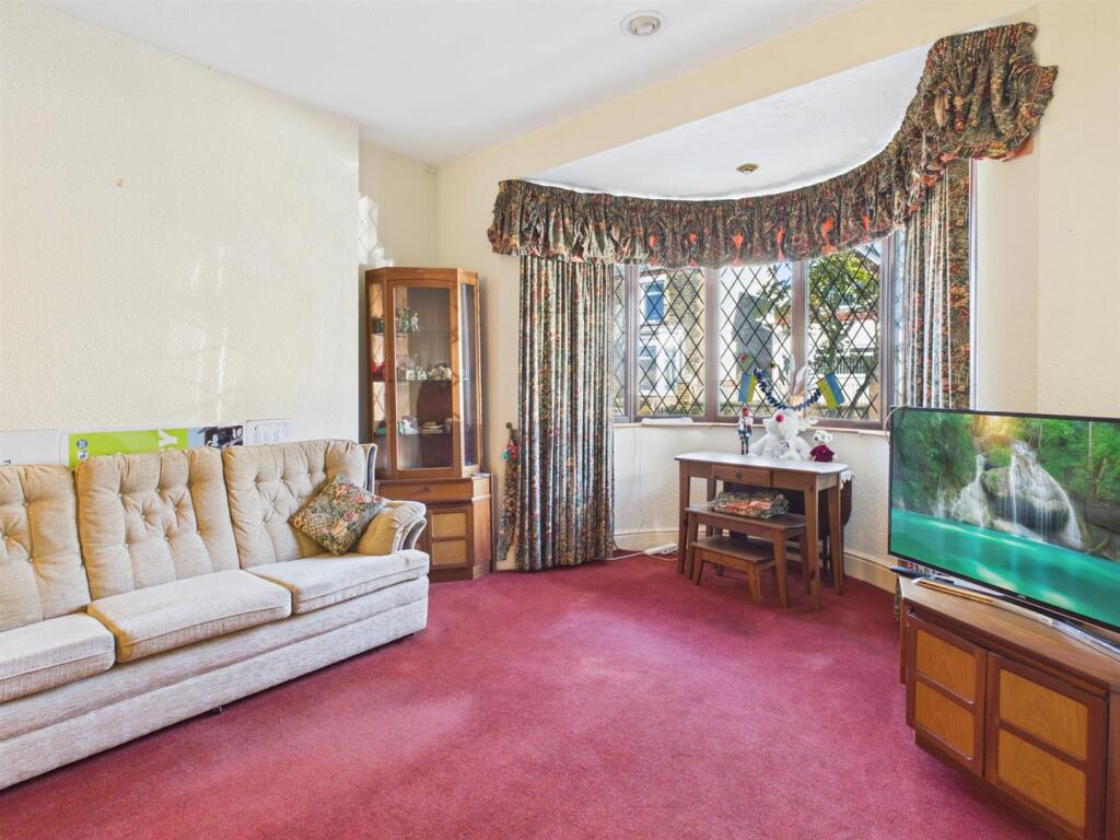 House in Bridgend, Kenfig Hill - View 3