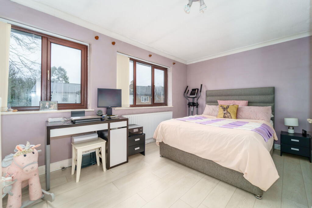 Victoria Road, Addlestone, KT15 - View 4