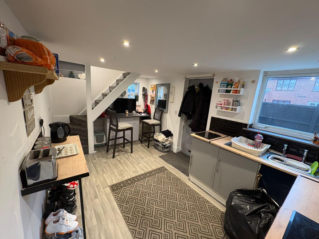 183C Ramuz Drive, Westcliff-On-Sea, Essex SS0 9JN photo 2