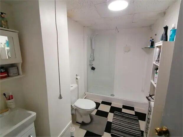 Apartment in Porth, Ynyshir - More