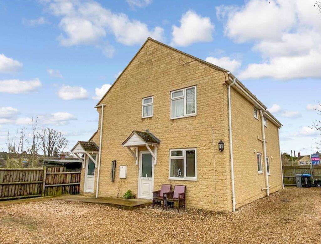 Main image of property: 16a Westfield Road, Witney, Oxfordshire