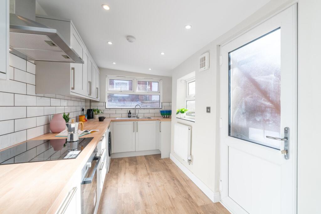 House in Leeds, Headingley Hill, Hyde Park - View 4