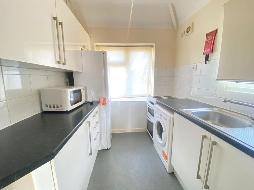 Main image of property: Flat 1A Nicholas Road, Dagenham, RM8 3EB, UK