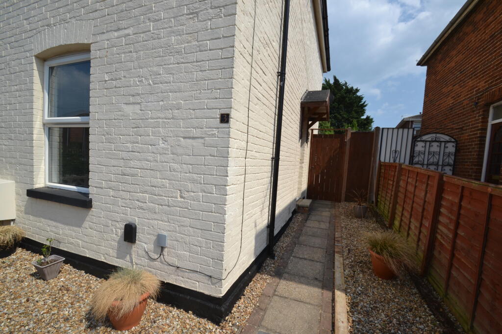 House in Ryde, Oakfield - View 2