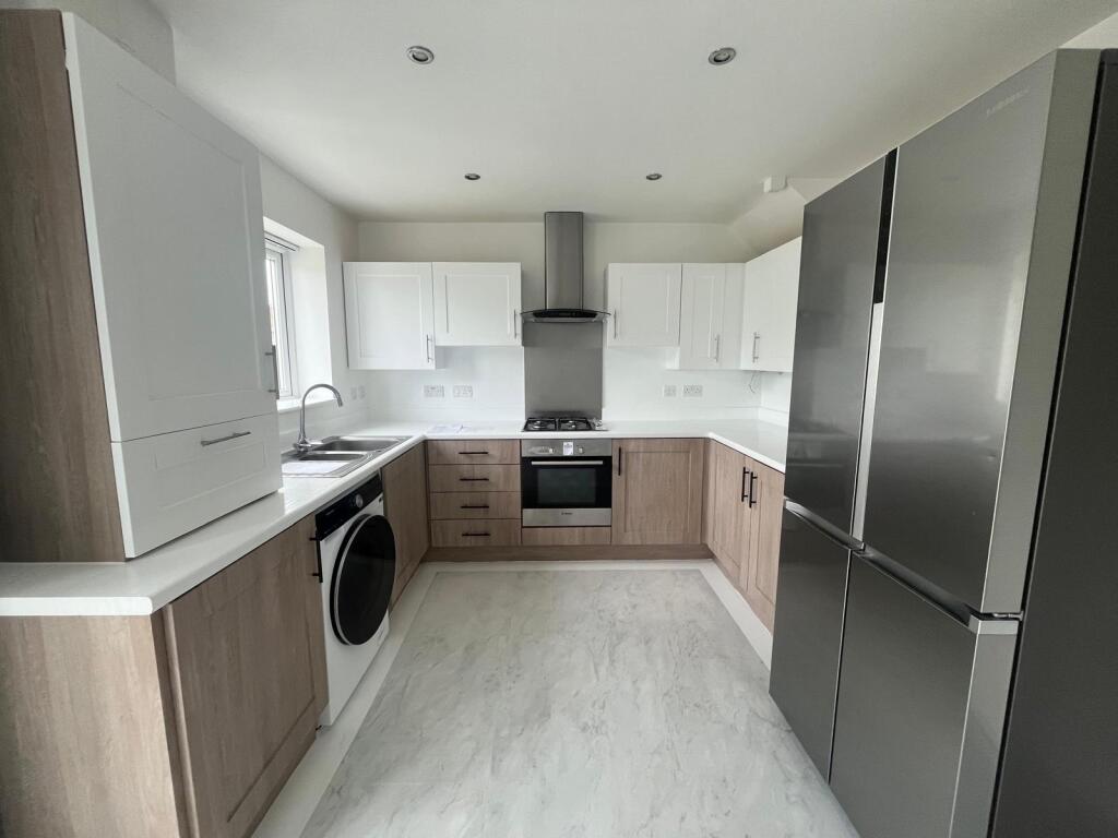 334A Windermere Road, Middleton, Manchester, Greater Manchester M24 4LA photo 3