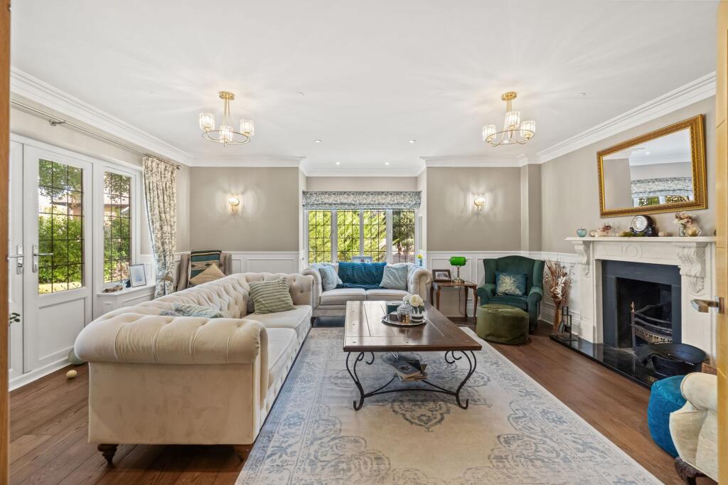 High Oaks Close, Coulsdon, CR5 photo 2