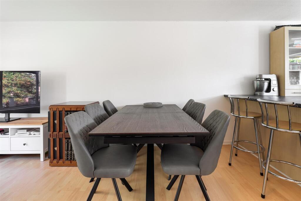 Apartment in Cambridge, Eddington - View 4