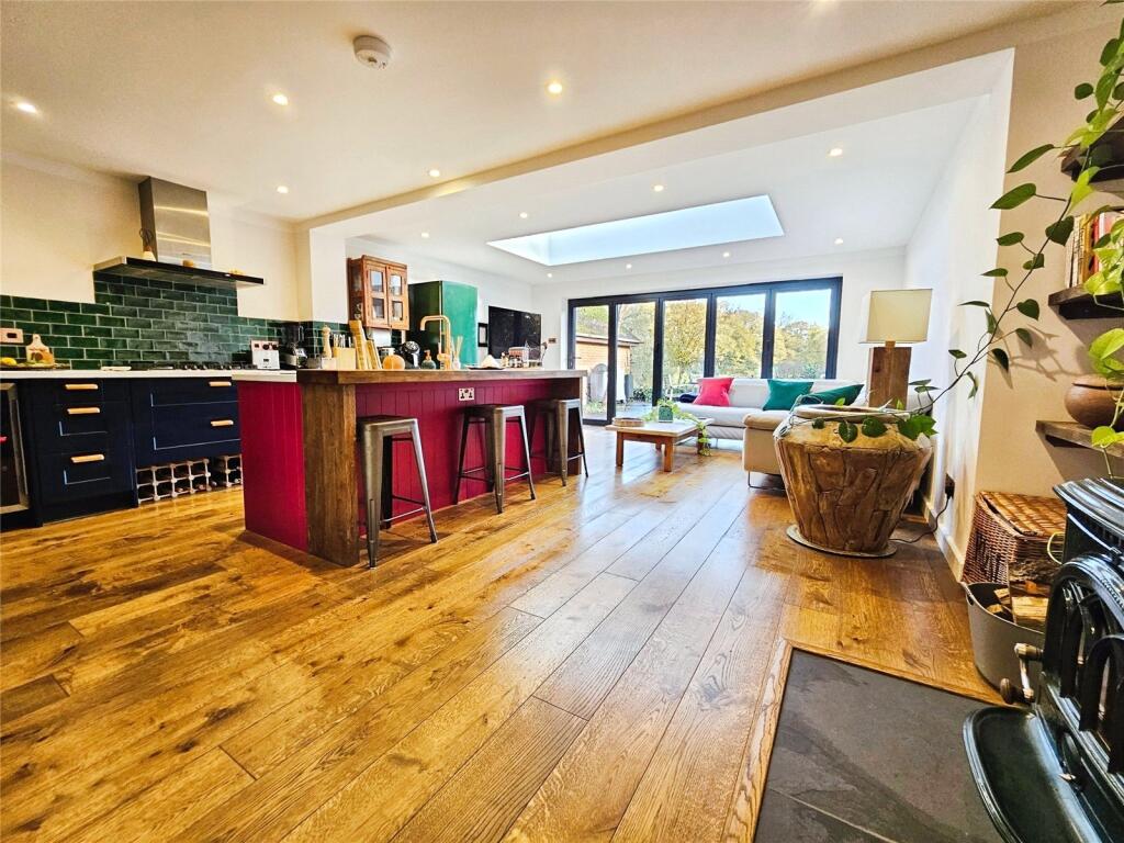 House in Hart, Winchfield - More