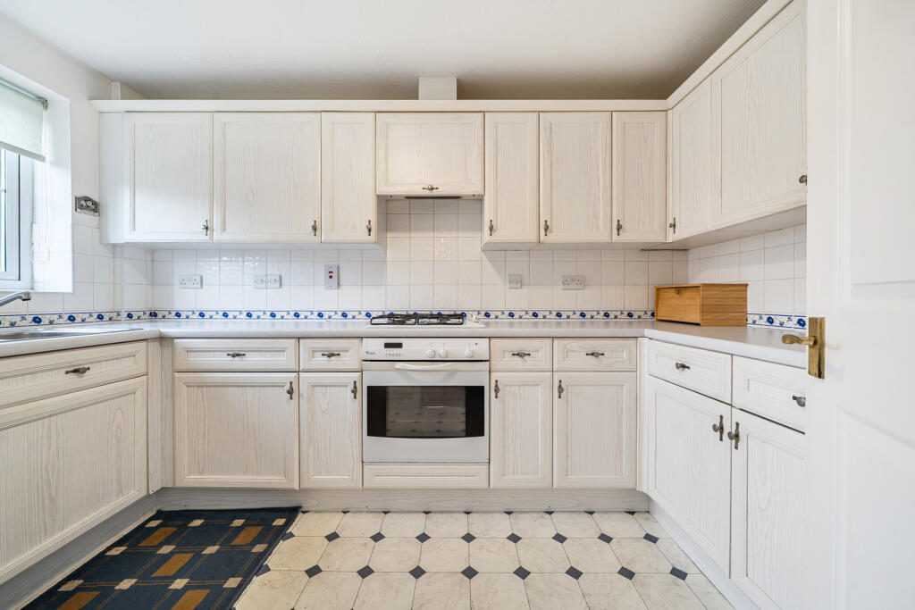 House in Three Rivers, Carpenders Park, Watford Rural - View 4