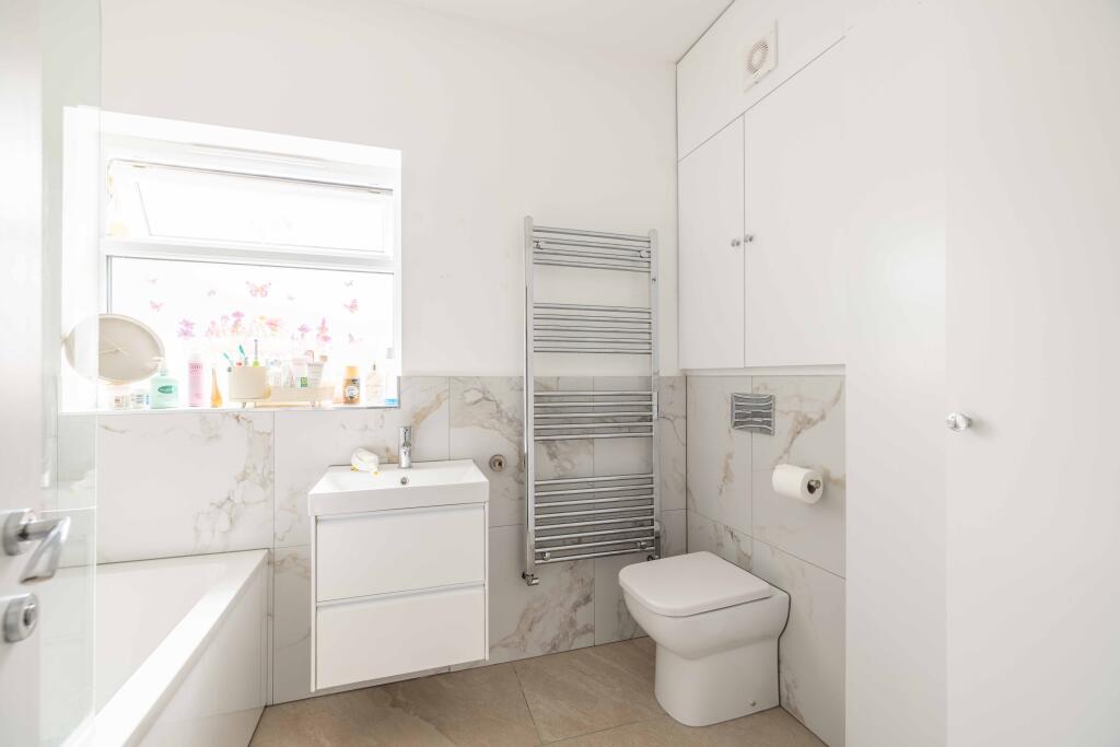 Apartment in Slough - More