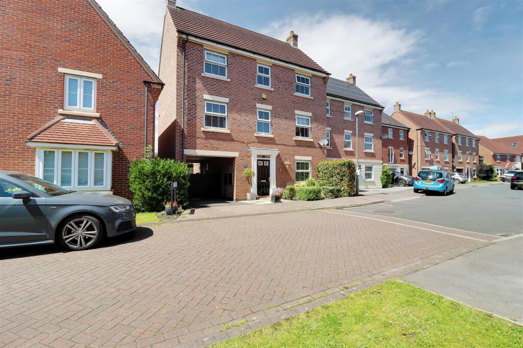 Main image of property: Harewood Crest, Brough
