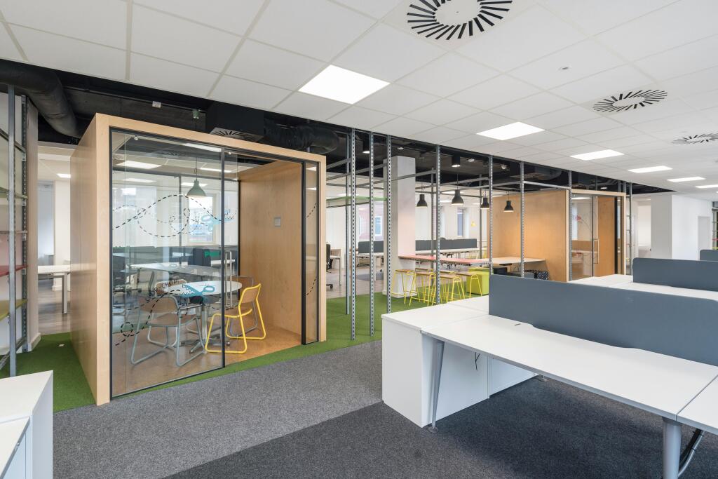 WESTON HOUSE CURTAIN ROAD 15.jpg