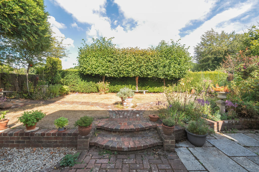 House in Guildford - View 3