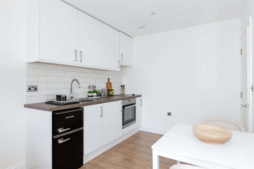 Apartment in Brighton - View 4