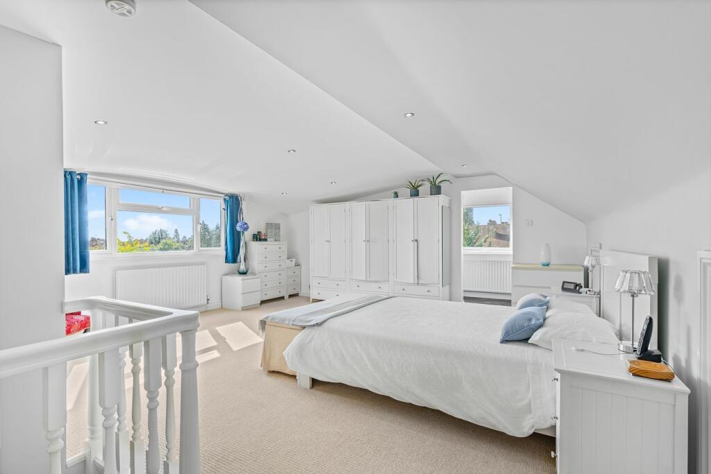 House in Twickenham - More