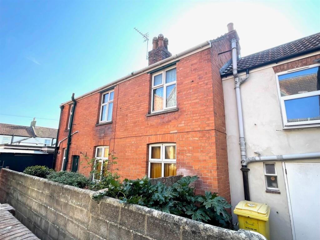 3-bed terraced on College Street, Burnham-On-Sea, £149,950