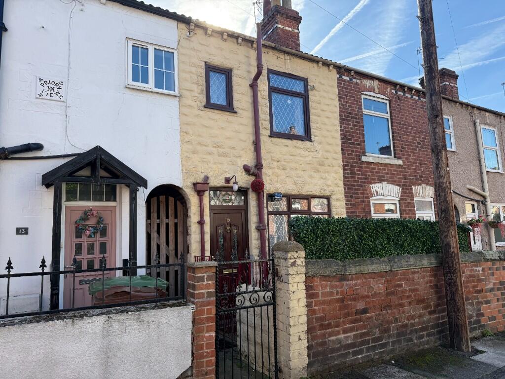 2-bed terraced on Tanshelf Drive, Pontefract, West Yorkshire, WF8, £105,000