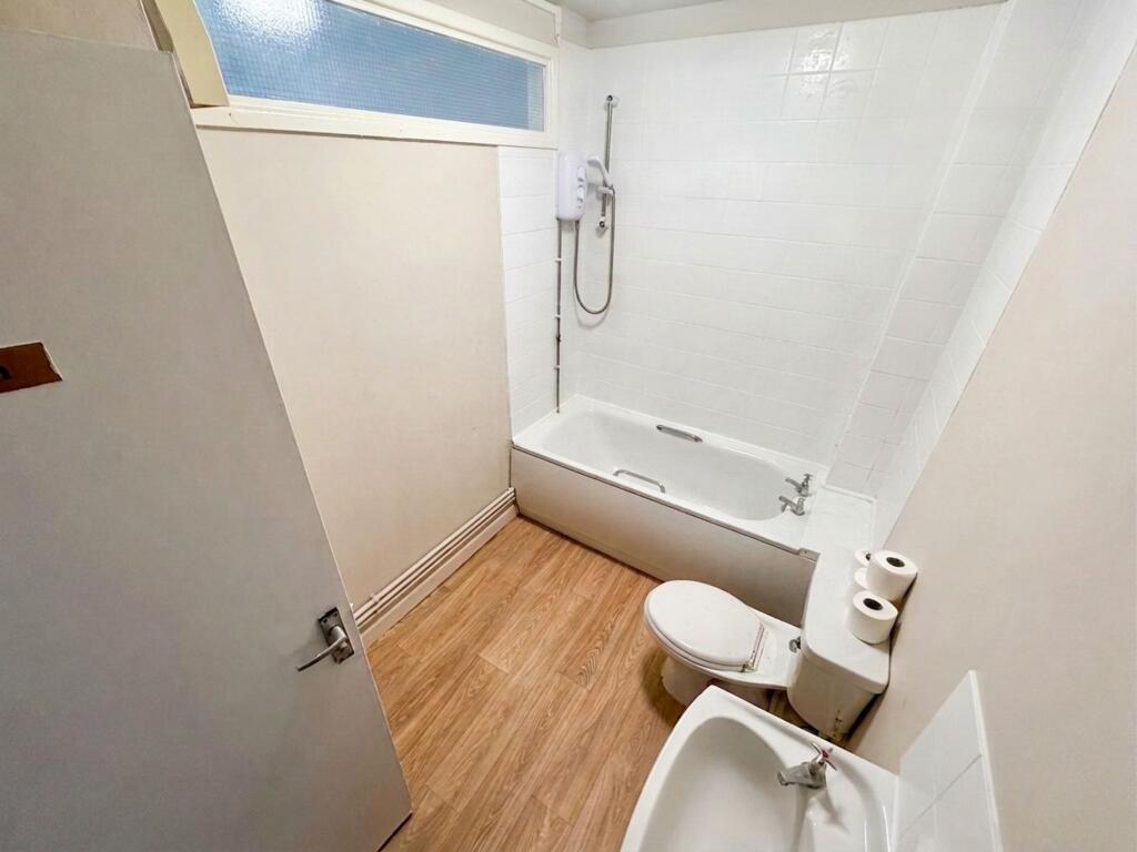 Apartment in Coventry - More