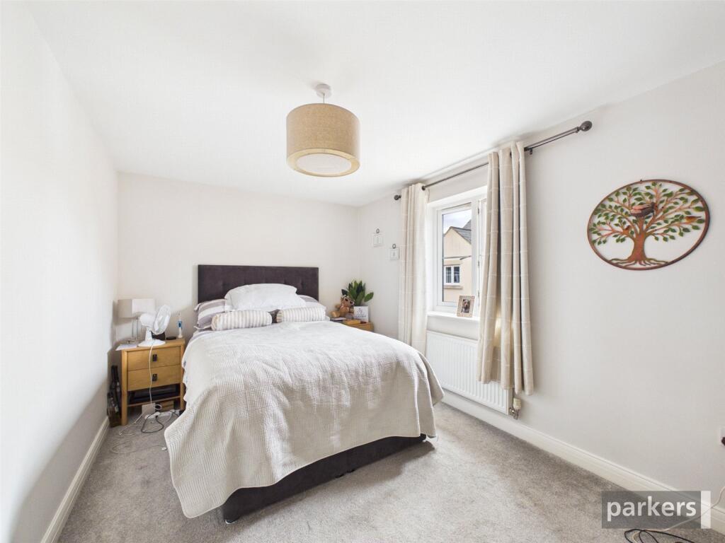 House in Bracknell - More