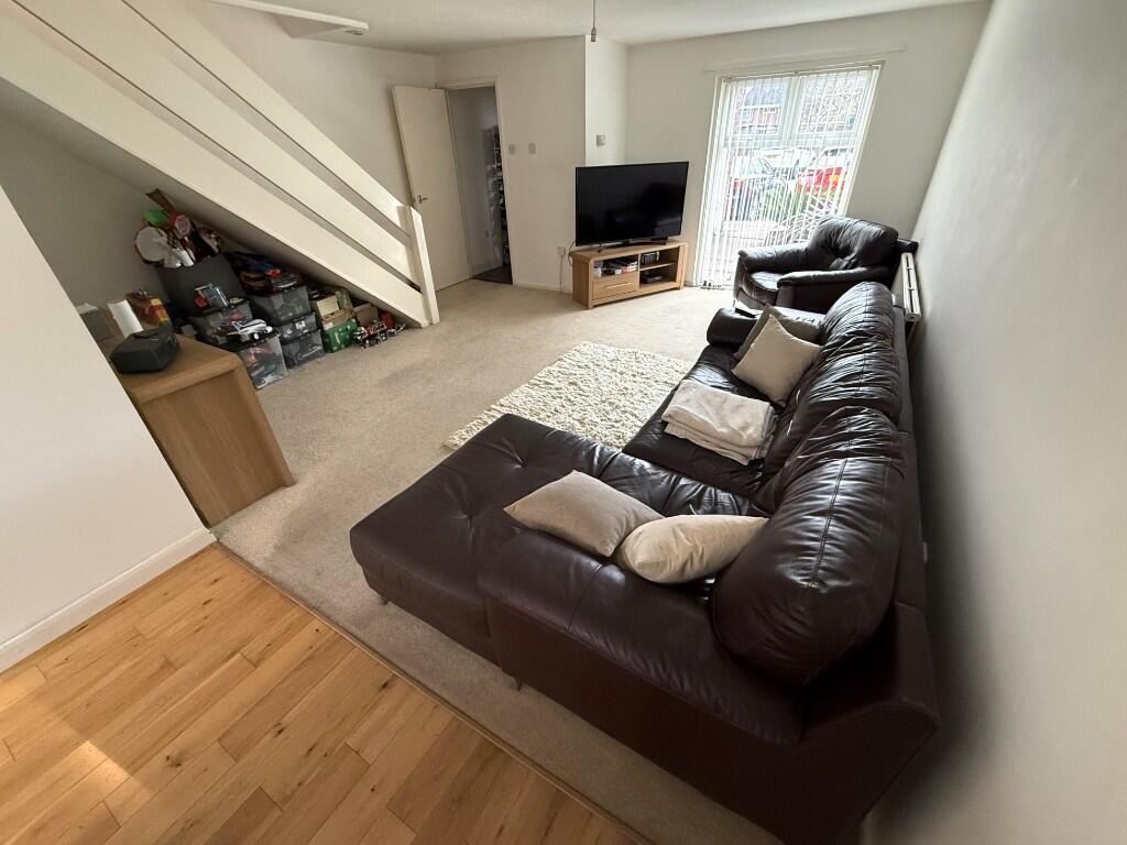 Lancaster Road, Northolt, Middlesex, UB5 4TF photo 3