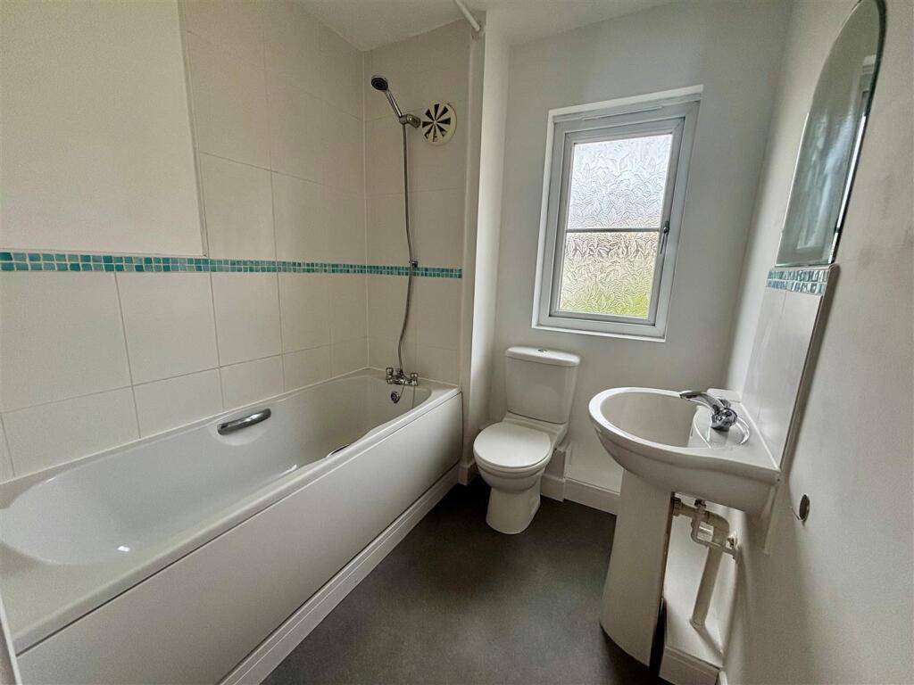 Apartment in Chippenham, Wiltshire - View 5
