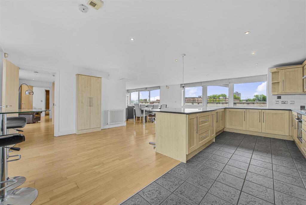 4 bedroom penthouse for rent