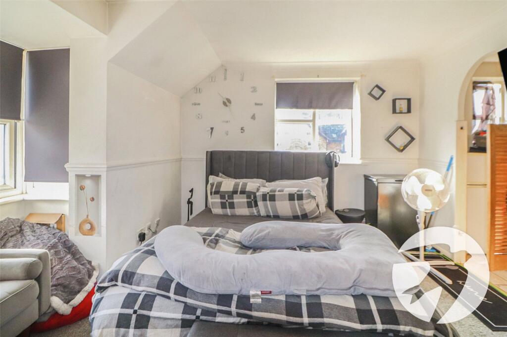 Frobisher Road, Erith, DA8 photo 2