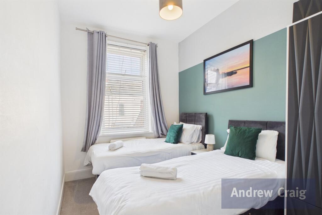 Apartment in Newcastle upon Tyne - View 4