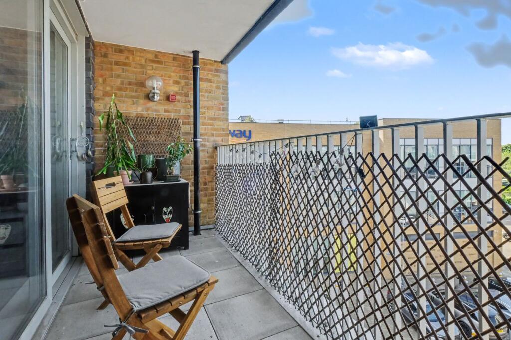 Apartment in Chelmsford - View 4
